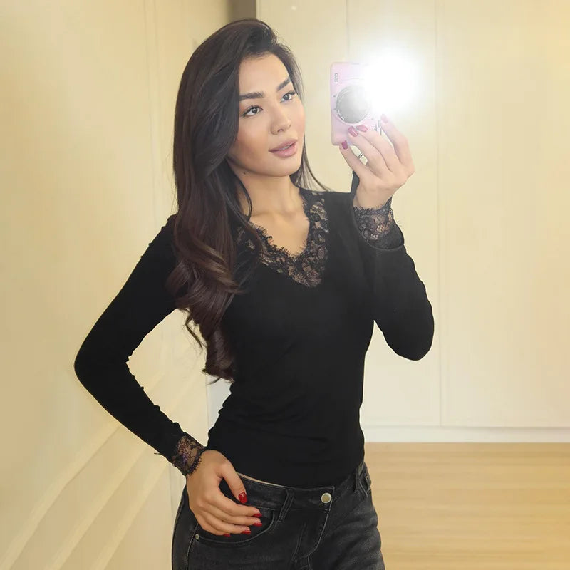 Women's V-neck Lace Trim Splice Waist-cinching Belly-baring Top Trendy Street Style Long Sleeve Polyester Spandex T-shirt