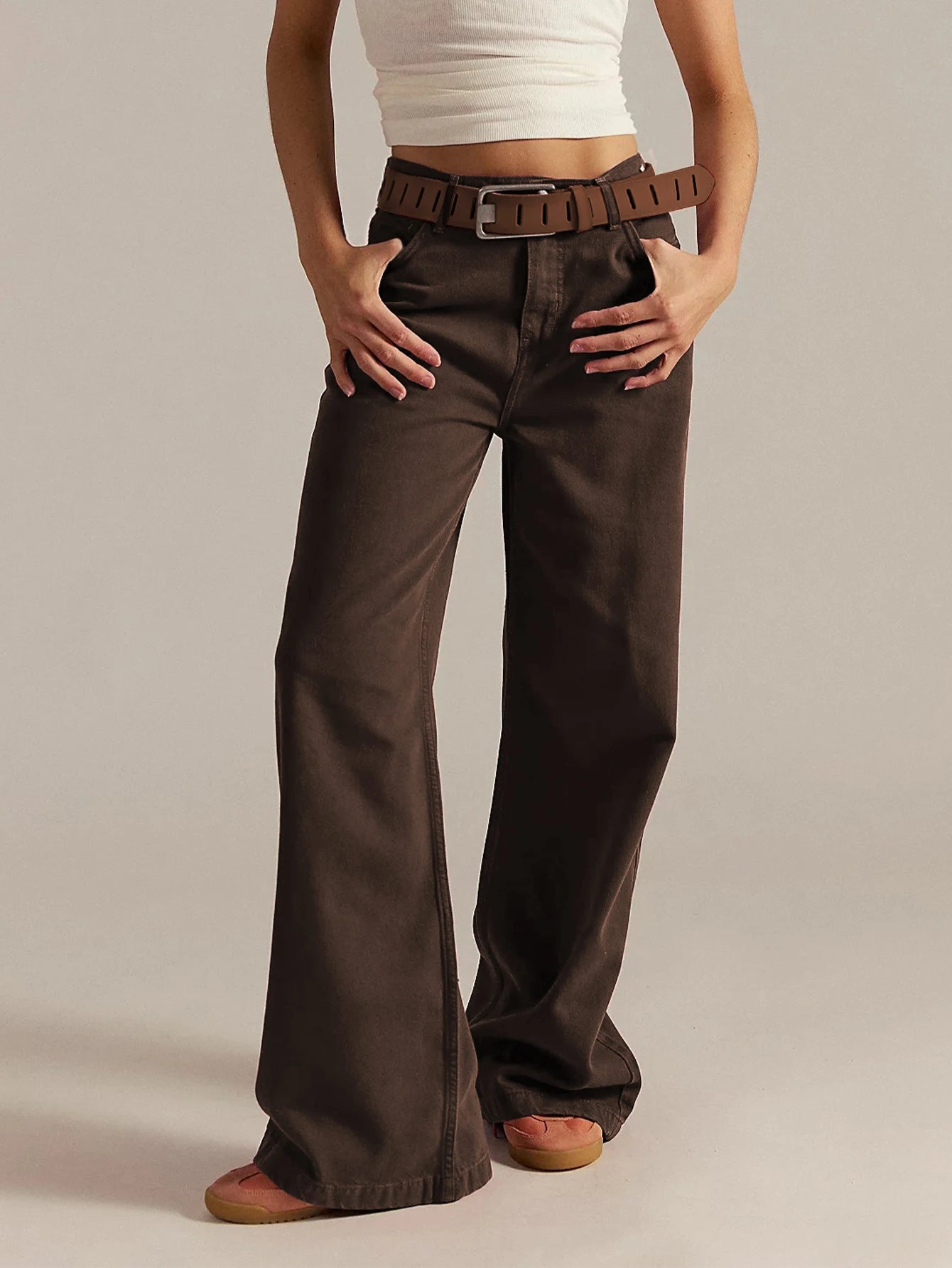 Women's retro brown wide-leg jeans, high-waisted cut, elegant retro silhouette, soft washable fabric, fashionable and casual.