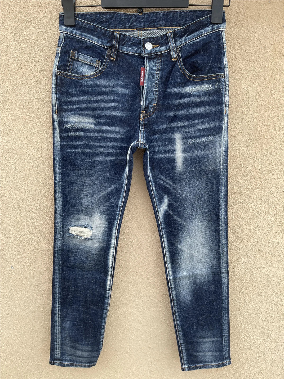 2025 Spring/Summer New D2 Jeans for Men, Washed, Scratched, Patched, Painted, Three Dimensional Cutting, Small Feet, Blue