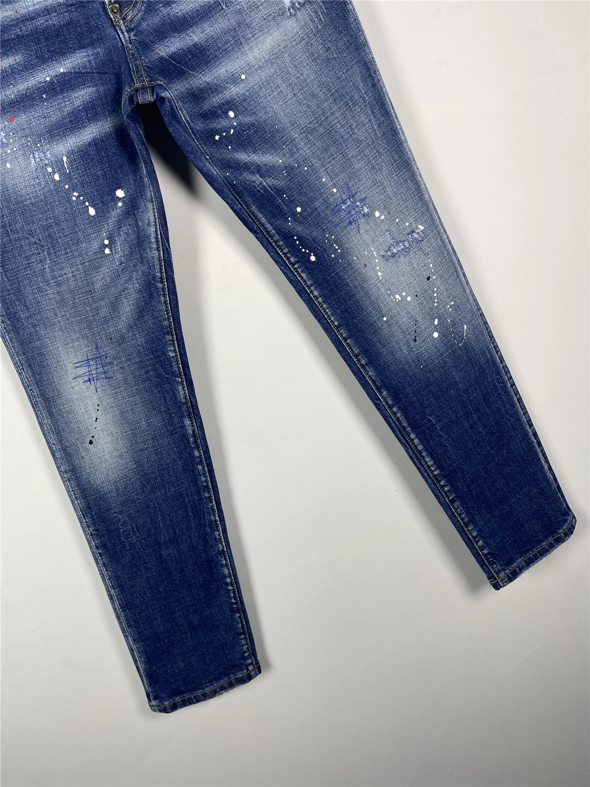 2025 Spring/Summer New D2 Jeans for Men, Washed, Scratched, Patched, Painted, Three Dimensional Cutting, Small Feet, Blue