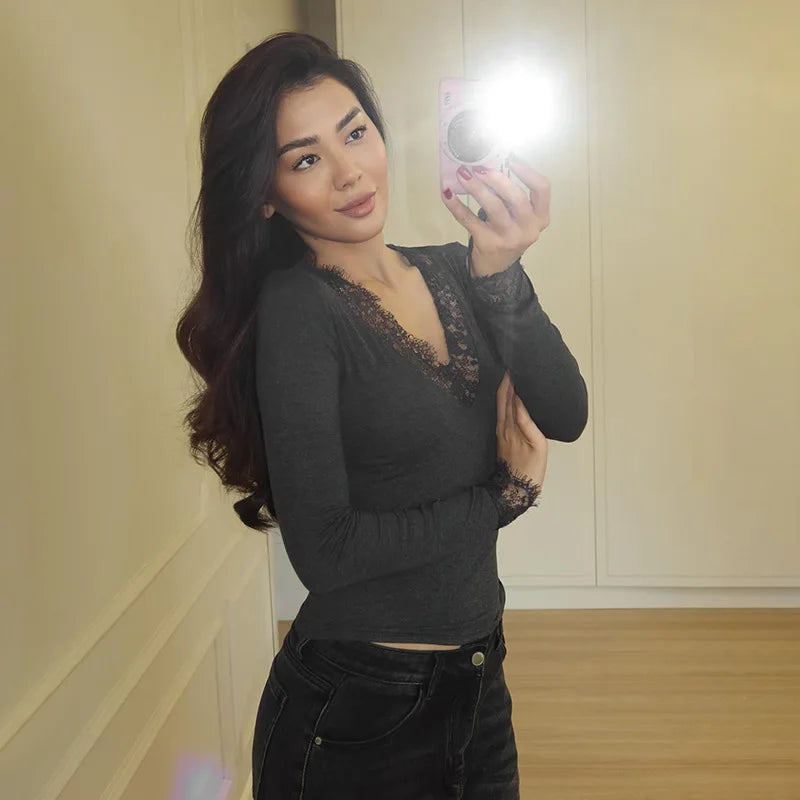 Women's V-neck Lace Trim Splice Waist-cinching Belly-baring Top Trendy Street Style Long Sleeve Polyester Spandex T-shirt