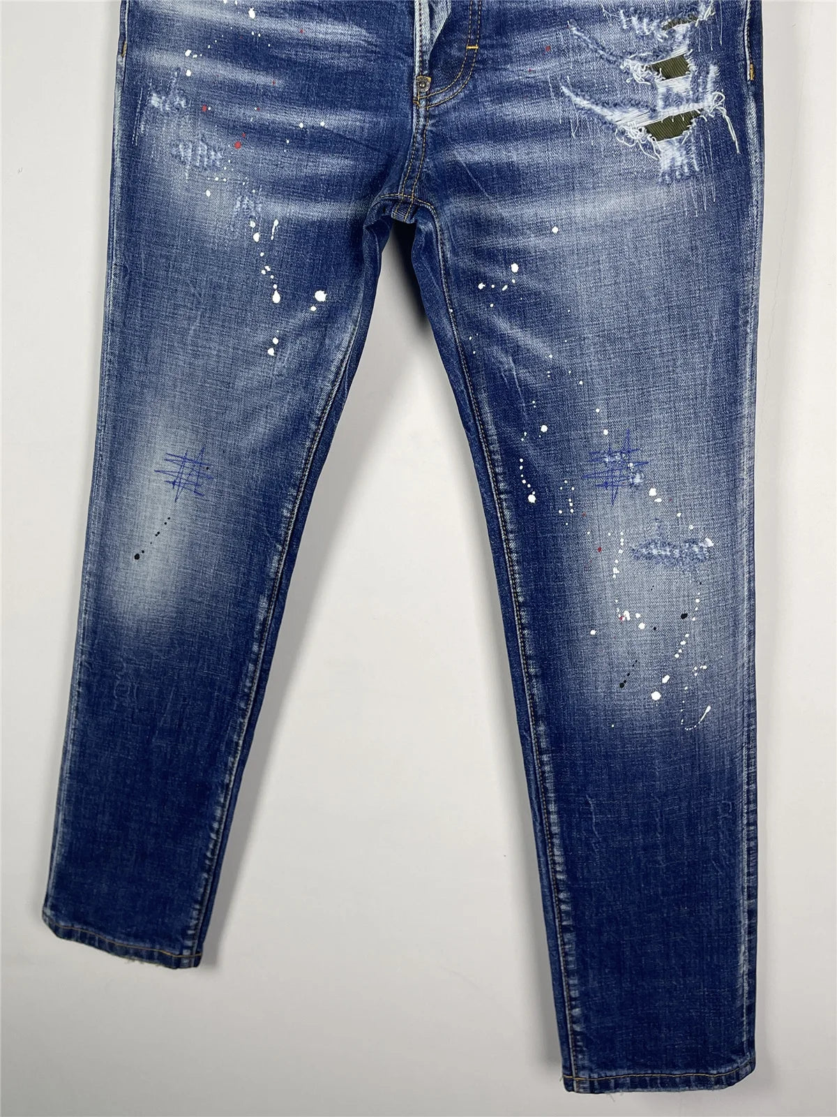 2025 Spring/Summer New D2 Jeans for Men, Washed, Scratched, Patched, Painted, Three Dimensional Cutting, Small Feet, Blue