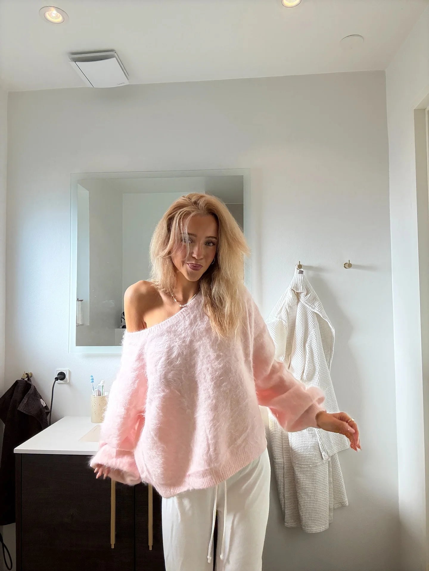 Fashion Women Off Shoulder Faux Wool Knitted Sweater Sexy Classic Full Sleeve Loose Fluffy Short Pullover Lady Daily Street Tops