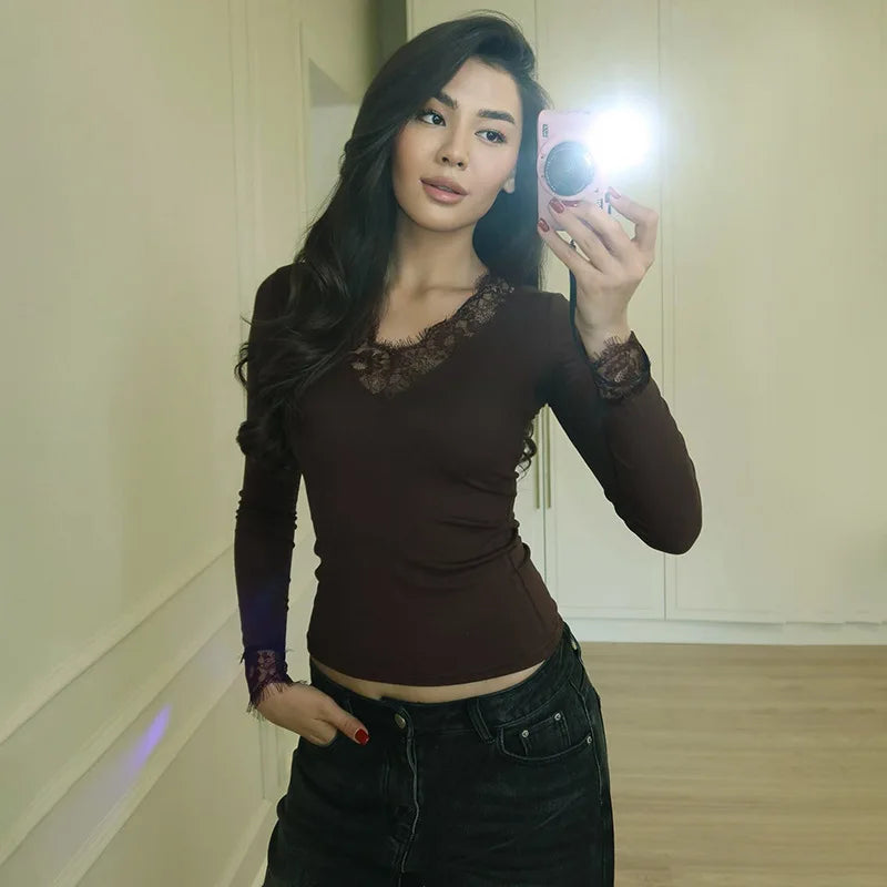 Women's V-neck Lace Trim Splice Waist-cinching Belly-baring Top Trendy Street Style Long Sleeve Polyester Spandex T-shirt