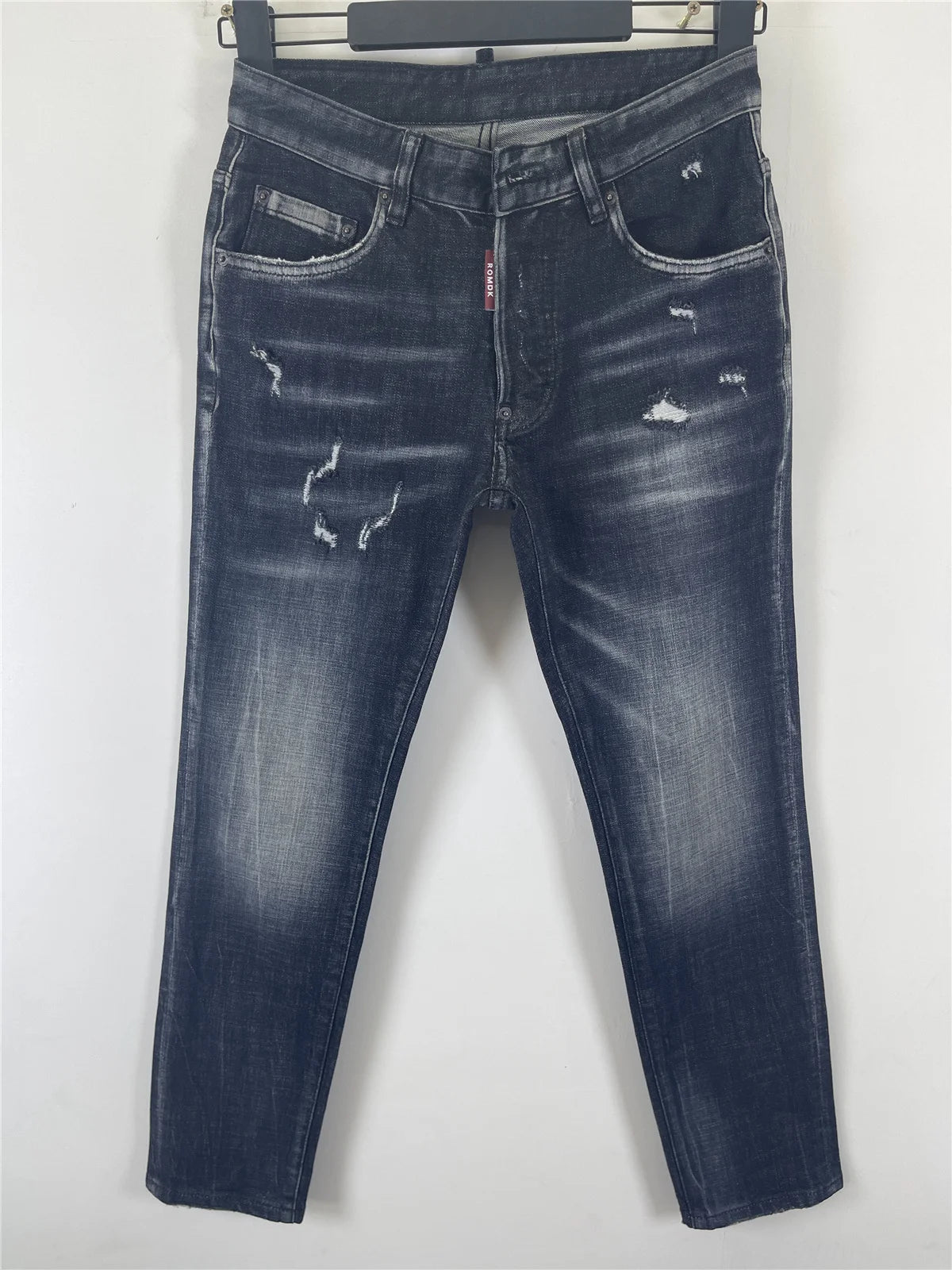 2025 Spring/Summer New D2 Jeans for Men, Washed, Scratched, Patched, Painted, Three Dimensional Cutting, Small Feet, Blue